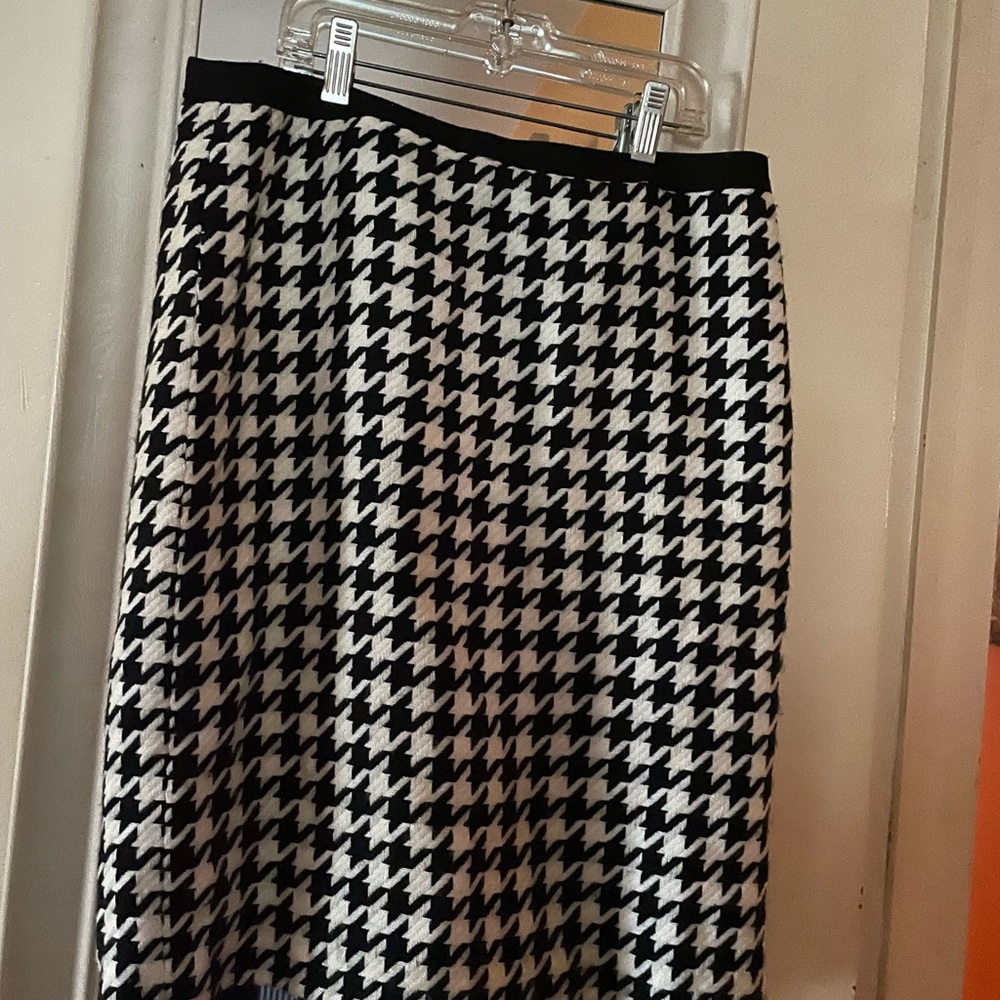 Ladies Skirt